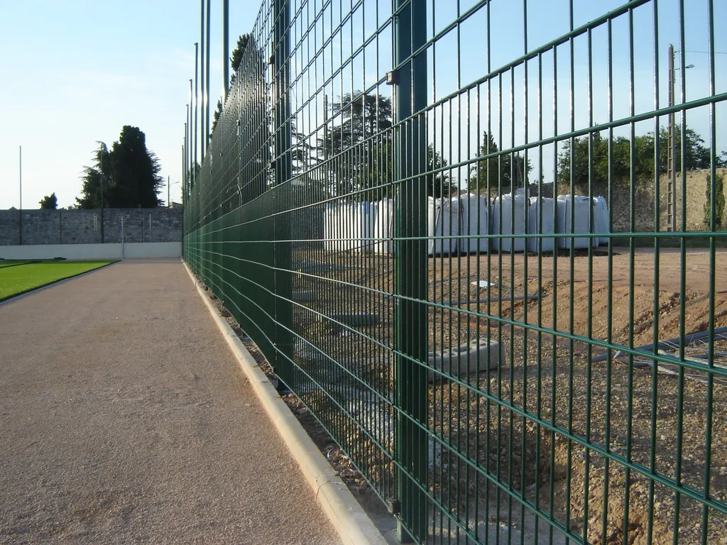 Delta Clôtures, votre fabricant de clôtures norme PMI, clôtures défensives, portails et ferronnerie à Toulon dans le Var et les Bouches-du-Rhône