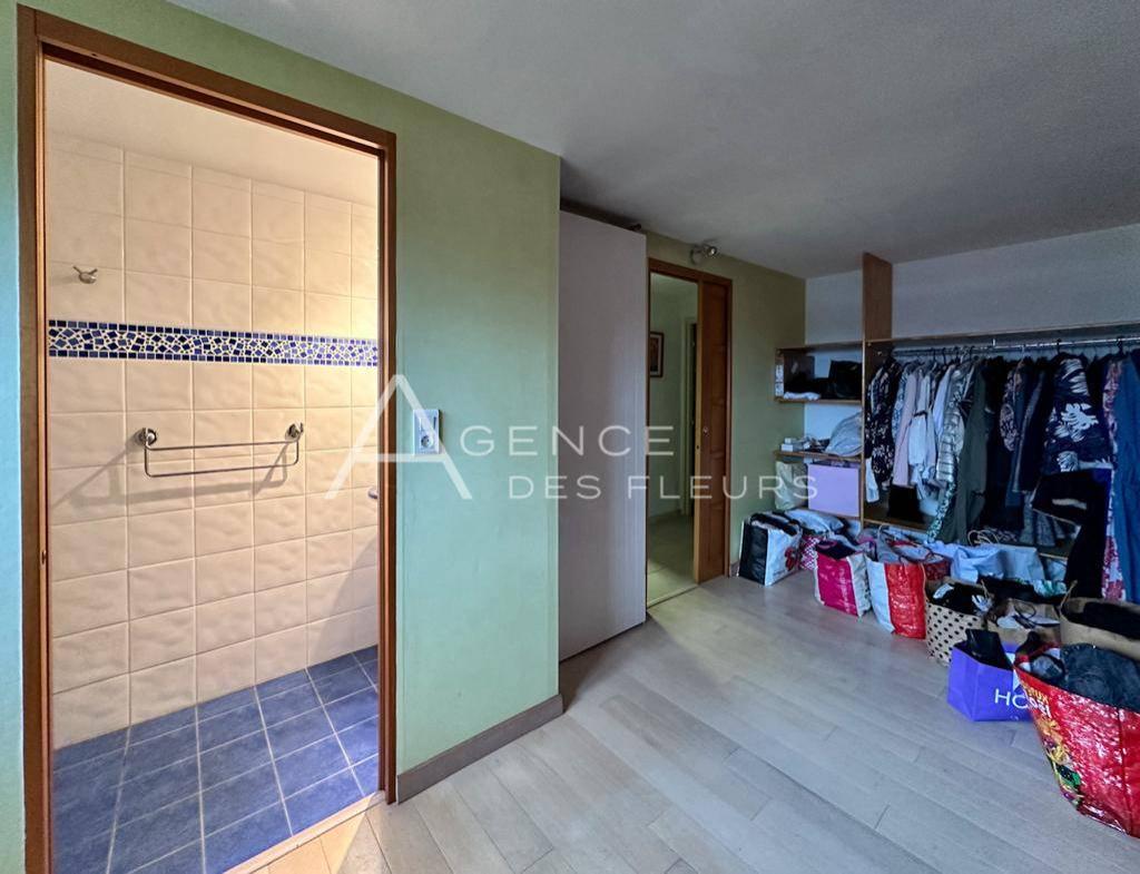 Charmant Pavillon avec Vue Dégagée !