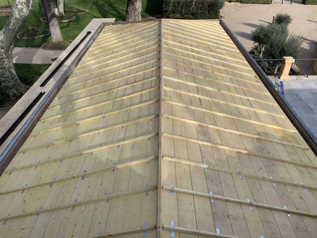 Toiture en zinc à Meyreuil dans les Bouches du Rhônes