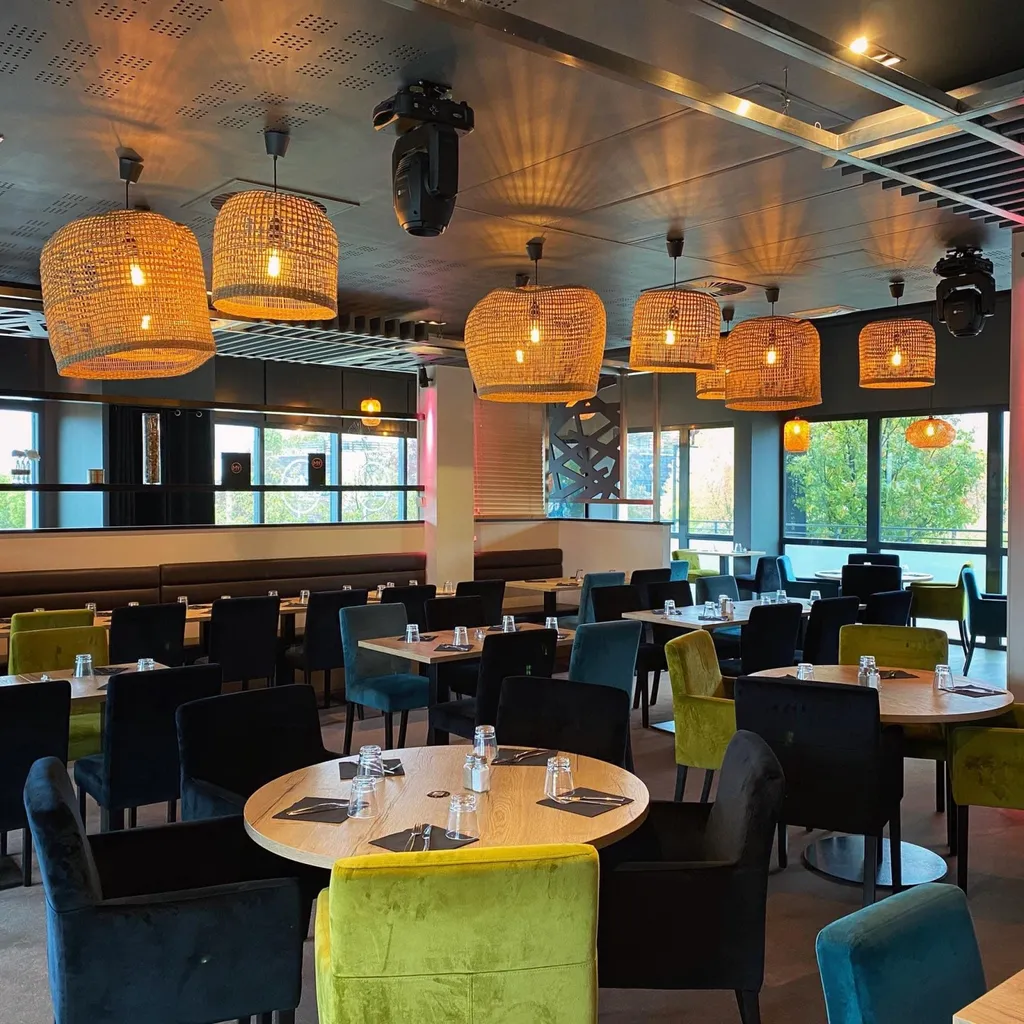 Bienvenue au restaurant festif le Mÿ, la bonne adresse qui allie restauration et clubbing dans un cadre unique au cœur du Parc Technologique de Lyon à Saint-Priest