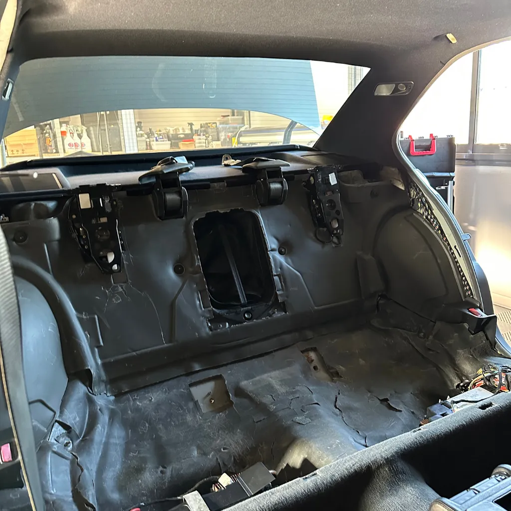 Rénovation intérieure complète et débosselage sur une BMW M5 e34 près du Mans (72)