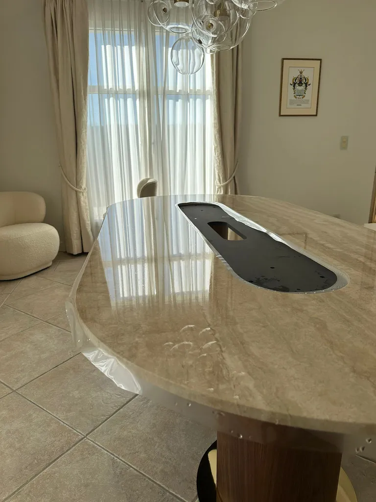 Préserver votre mobilier existant avec la pose de films transparents PPF fabriqués dans notre atelier dans notre de Fleurier près de Neuchâtel