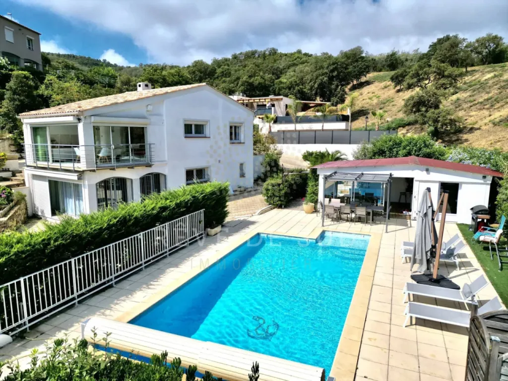 Villa 7 pièce(s) 5 chambre(s) 160 m² Les Issambres (83380)