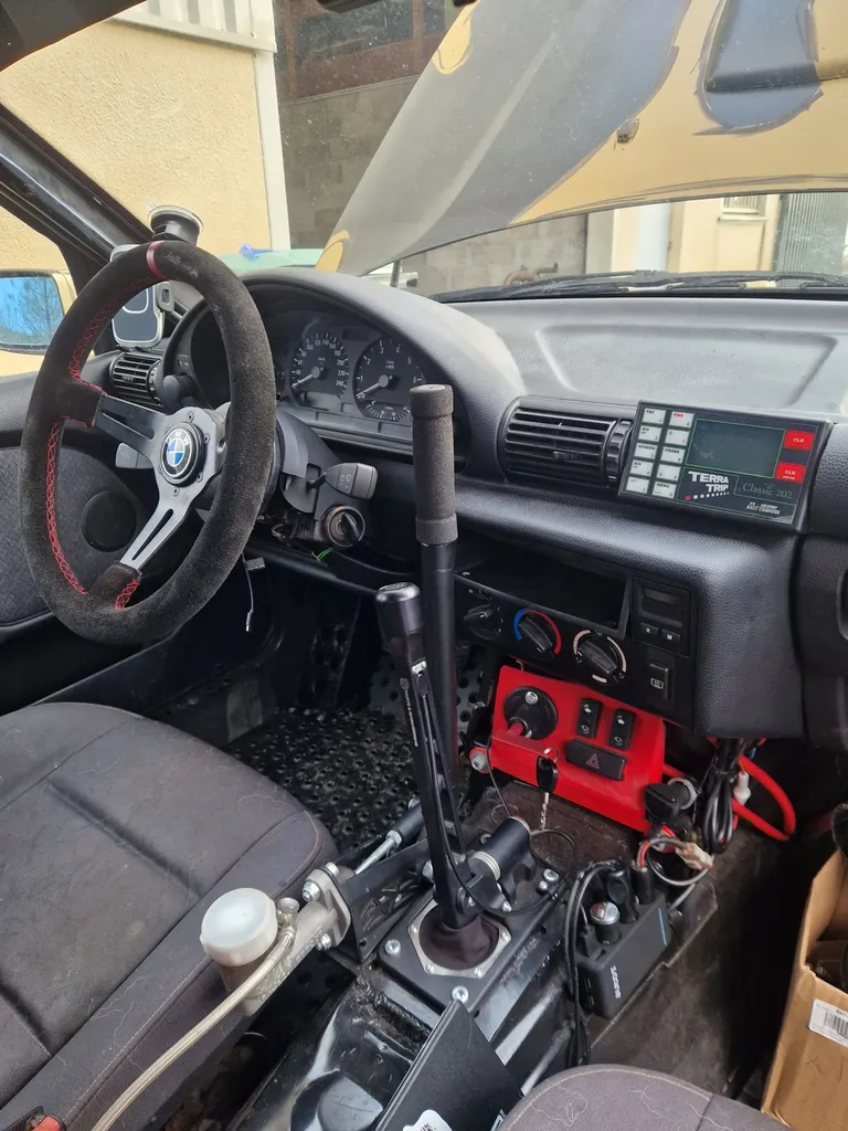 Préparation d'une BMW E36 Rallye Raid Off Road