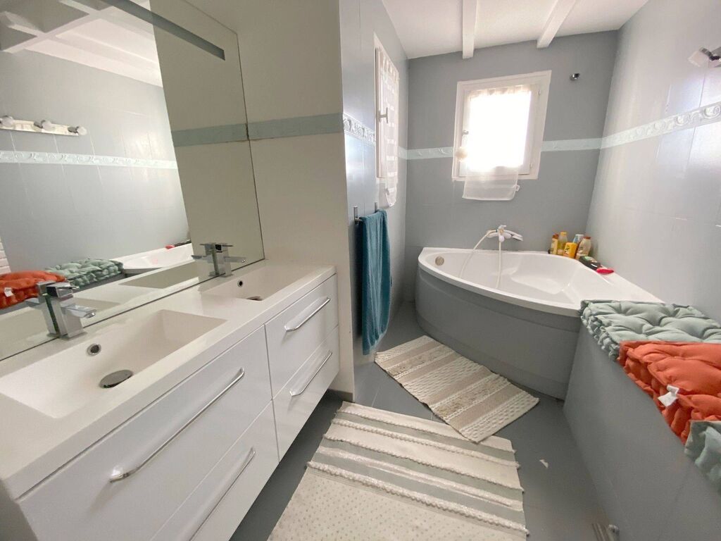 Carnoux à vendre villa avec piscine et ascenseur