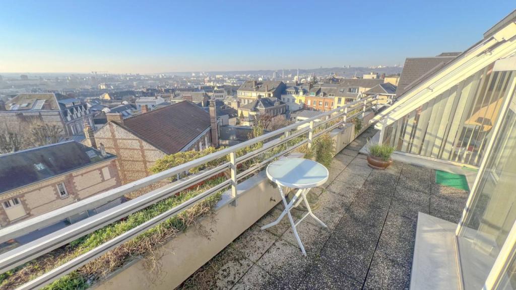 T4 de 105 m2 avec terrasse, parking couvert et cave à ROUEN