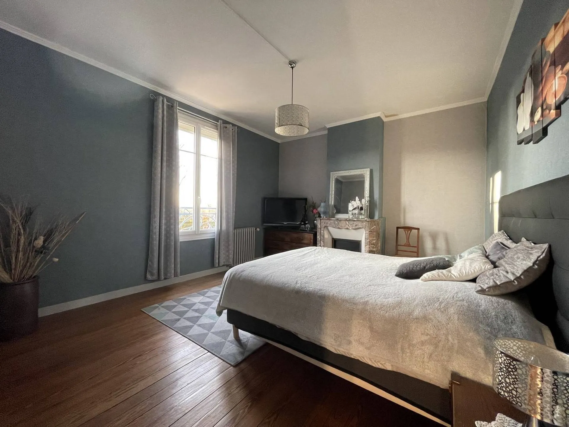 **Propriété en Normandie à vendre** : Terrasse, cabanon de jardin, garage, serre et appenti bois en annexe.