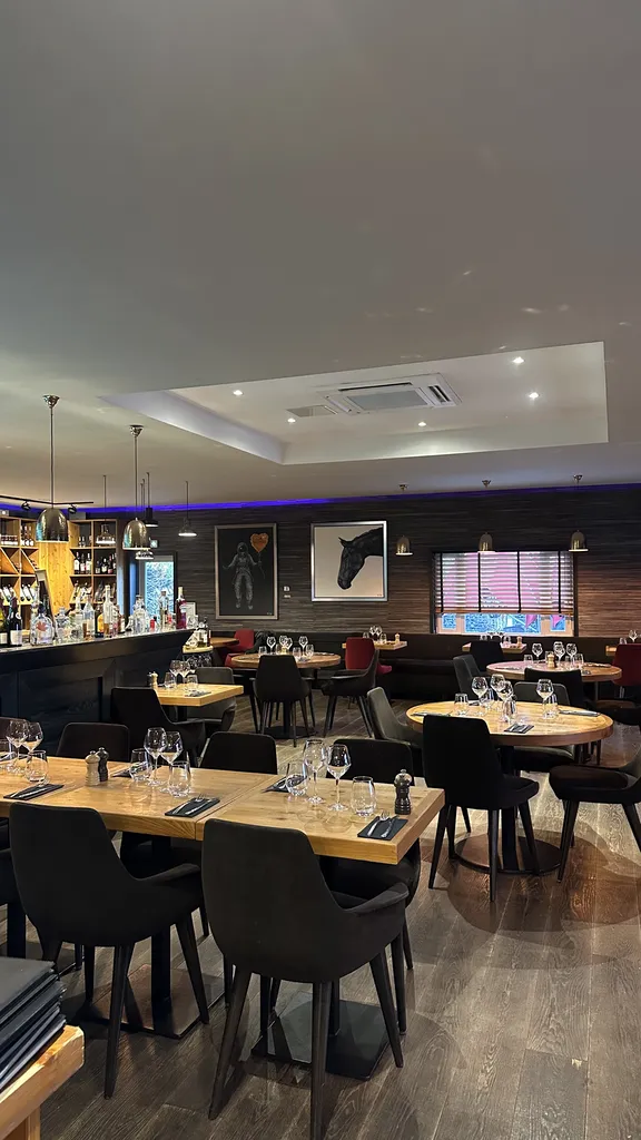 Privatisation de restaurant pour repas de groupe et événements d’entreprise avec accords mets-vins sur mesure à Ludres