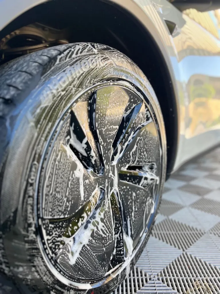 Entretien detailing et rénovation extérieure de Tesla, polissage et céramique – Nice