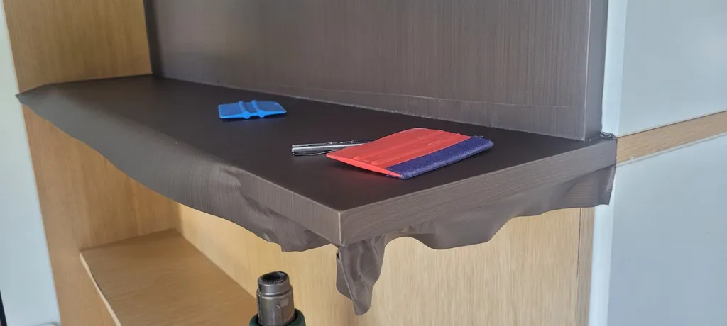 Pose adhésive sur meubles cannes