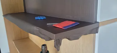 Pose adhésive sur meubles cannes