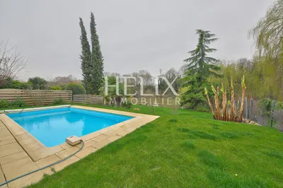 Maison 7 pièces 180 M² avec 4 chambres sur l'île de Migneaux avec une piscine proche de Poissy et de Villennes sur Seine dans un cadre de vie idyllique