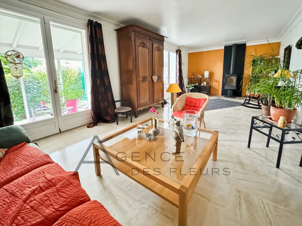 A vendre, maison familiale de 159 m2 sur un terrain de 1509 m2 située à Saint-Pierre-des-Fleurs