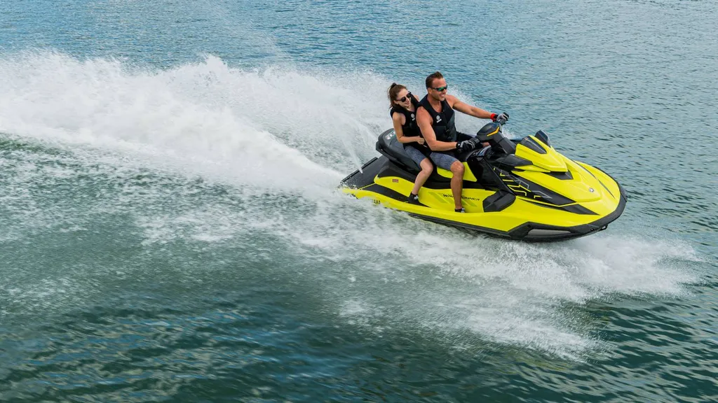 Session jet ski 30 minutes libre sans permis avec moniteur chez Audemar à Hyères