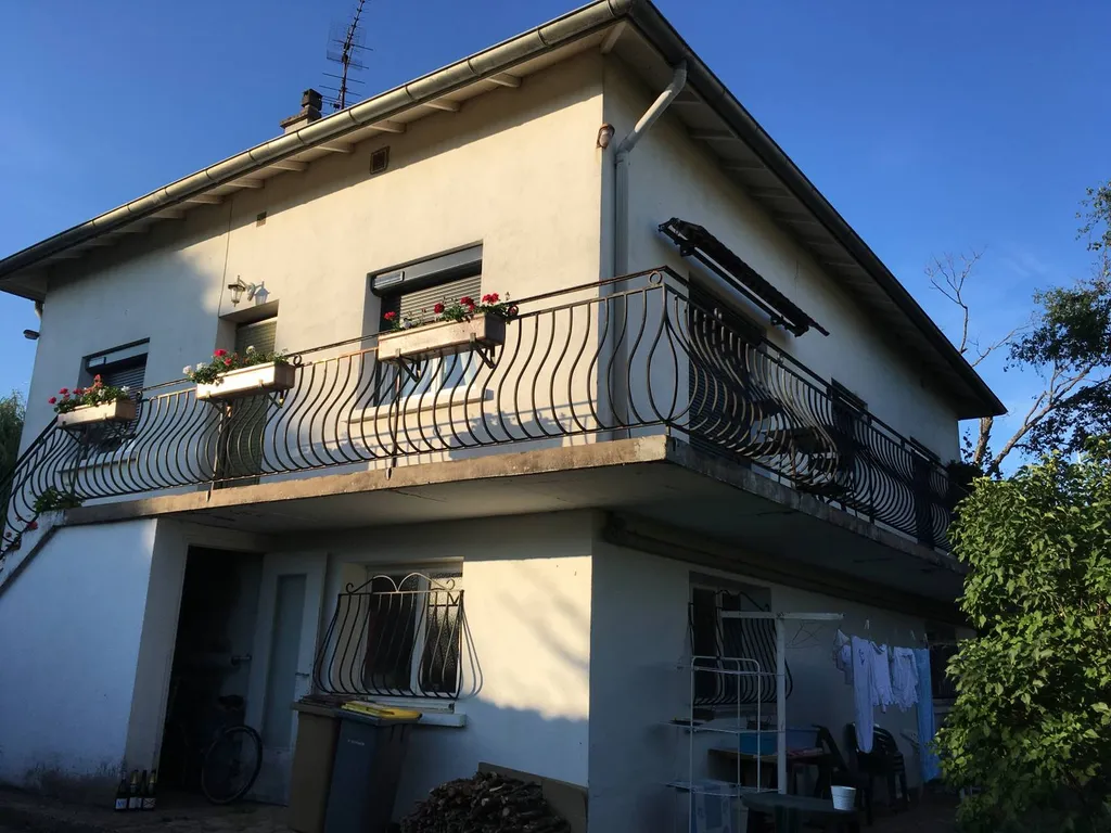 Rénovation de toutes les fenêtres en PVC gris anthracite à ARNAS