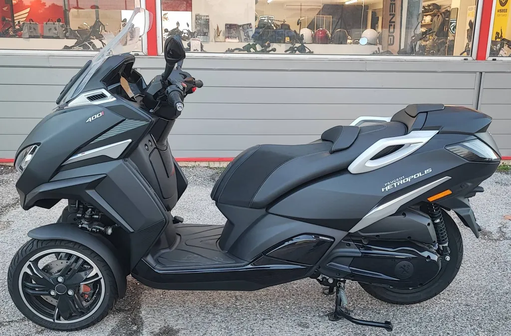 DÉSTOCKAGE SCOOTER NEUF PEUGEOT METROPOLIS 2025