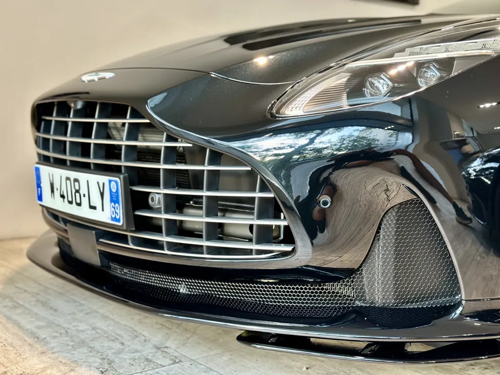 film plastique protection carrosserie film PPF Lyon traitement céramique DETAILING carosserie Aston Martin DB12 