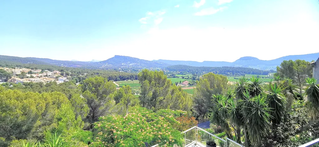 Vente haut de villa Cassis  avec jardin privatif dans environnement résidentiel privilégié et sécurisé sur les hauteurs du village