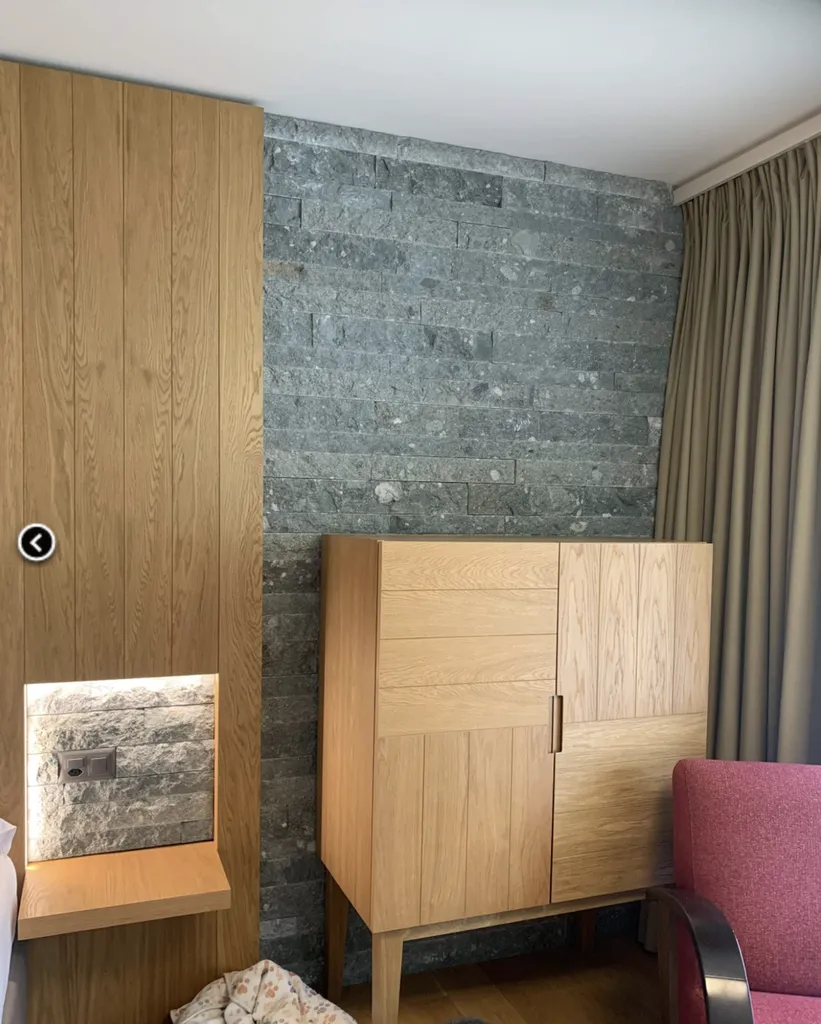 Cèdre Cendré – Marbre égyptien gris et brun pour sols et terrasses