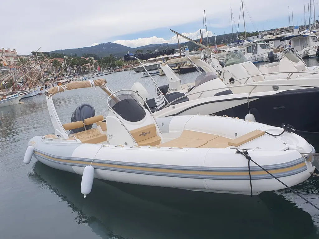 location d un semi rigide dans le var