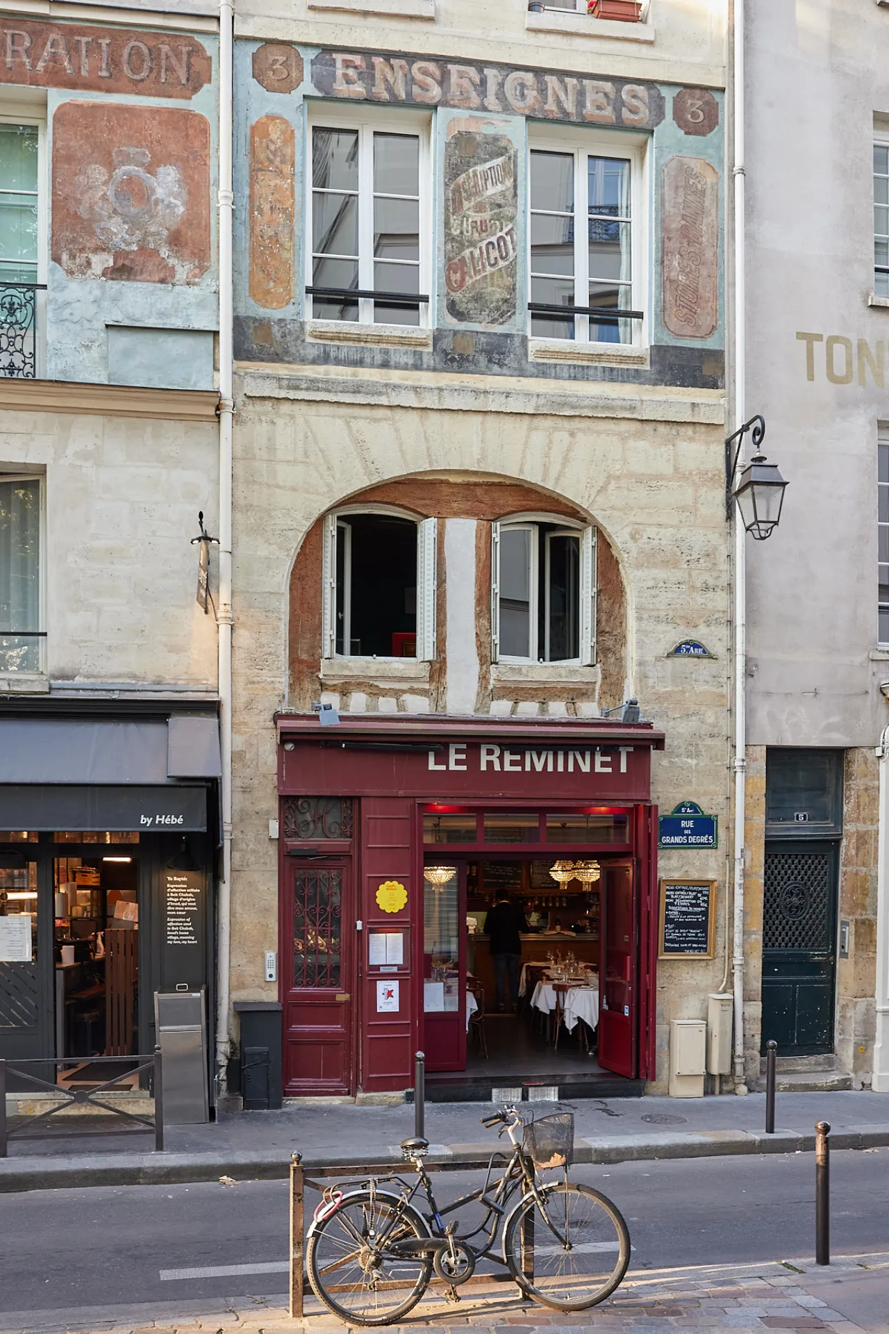 Découvrez l’élégance d’une brasserie et bistrot parisien authentique, au cœur du Quartier Latin, pour repas conviviaux et moments raffinés.