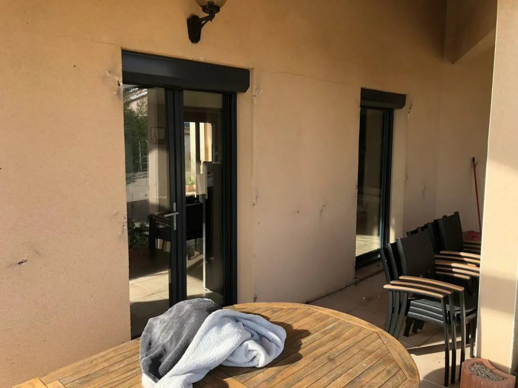 Rénovation de fenêtres pvc et aluminium et volets roulants gris anthracite à Saint Georges de Reneins
