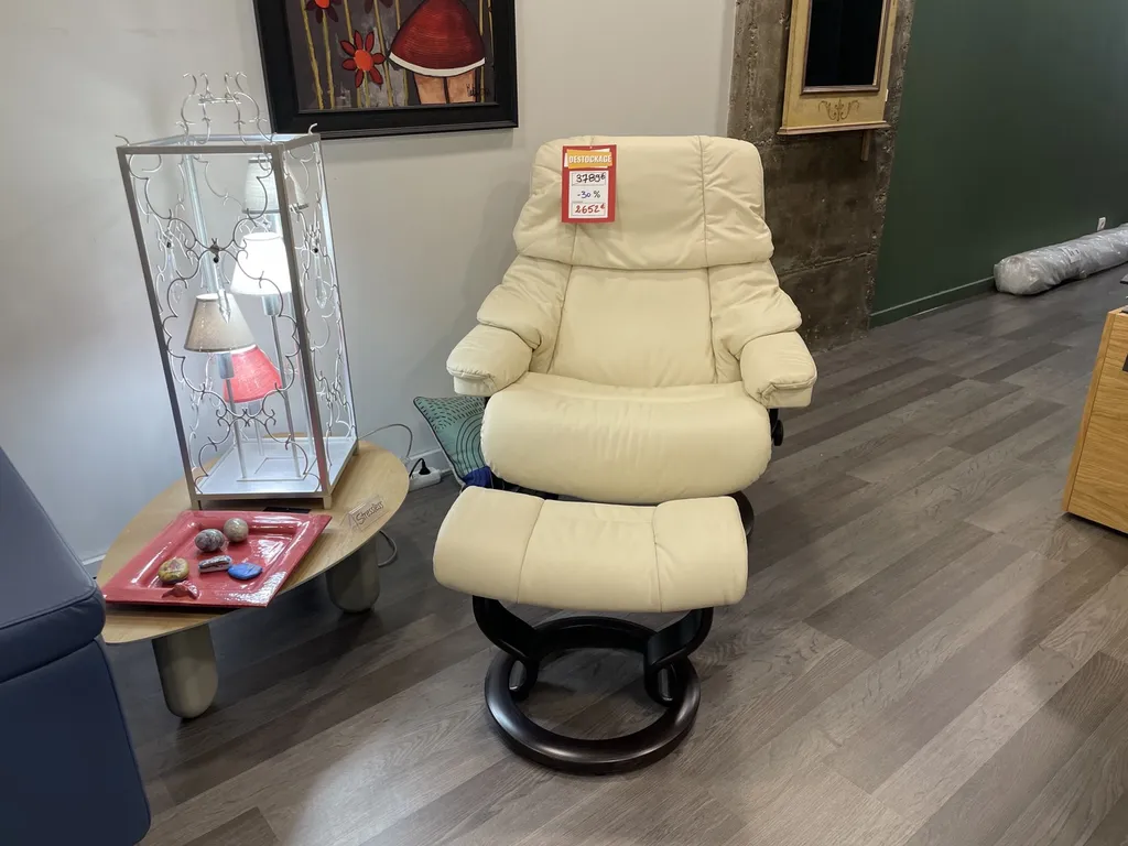 Fauteuil stressless Reno en cuir en promotion destockage à hyères près de Toulon