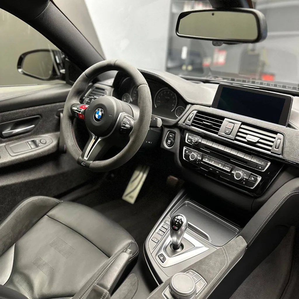 Lustrage brillance sur une BMW M4 CS à Le Mans (72)