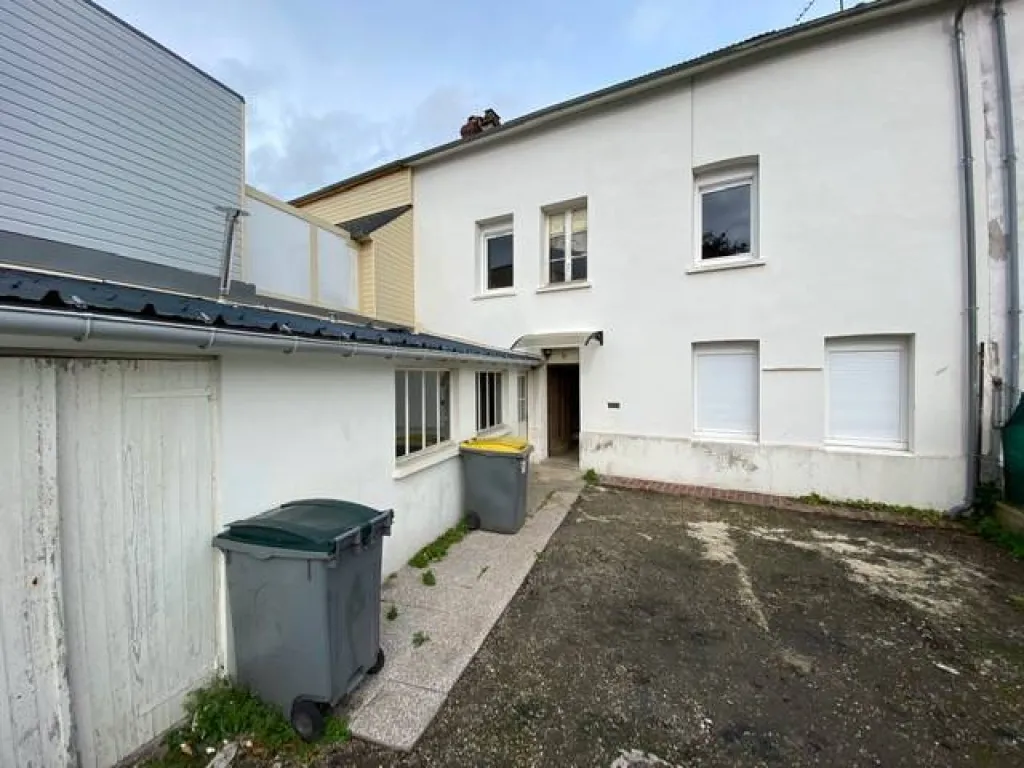 A acheter maison de ville de 140m² sur un terrain de 200m² sur la commune de CAUDEBEC LES ELBEUF 76320