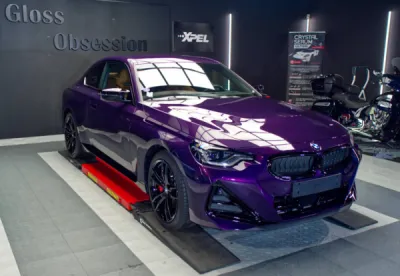 Un travail méticuleux réalisé sur cette BMW Série 2 avec une pose intégrale du film de protection PPF XPEL pour une carrosserie préservée.