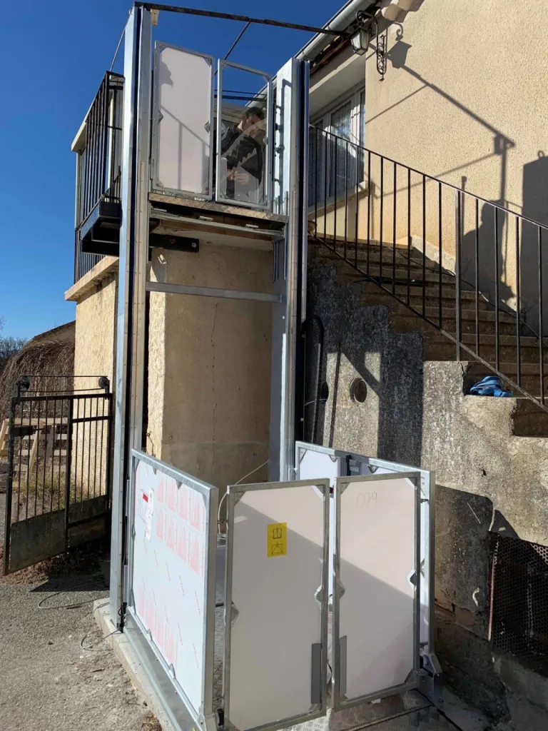 Pose d'une plateforme verticale Strategos près de Gap région PACA