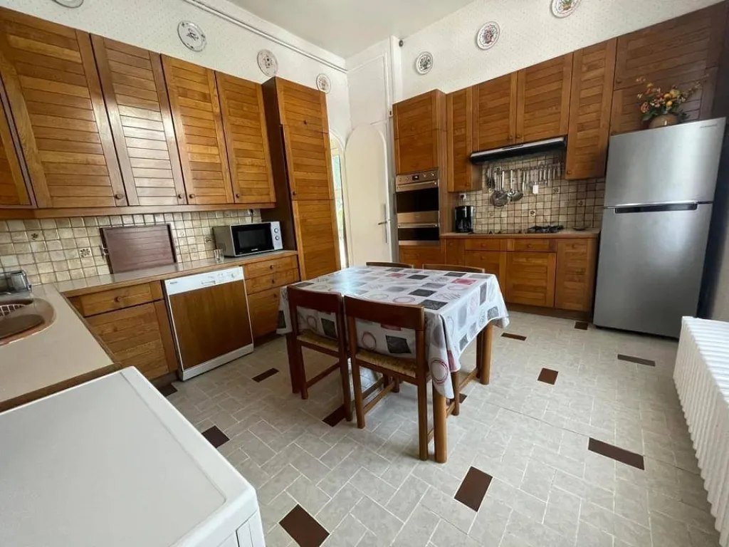 A saisir magnifique maison bourgeoise de 275 m² édifiée sur un terrain de 1119 m²