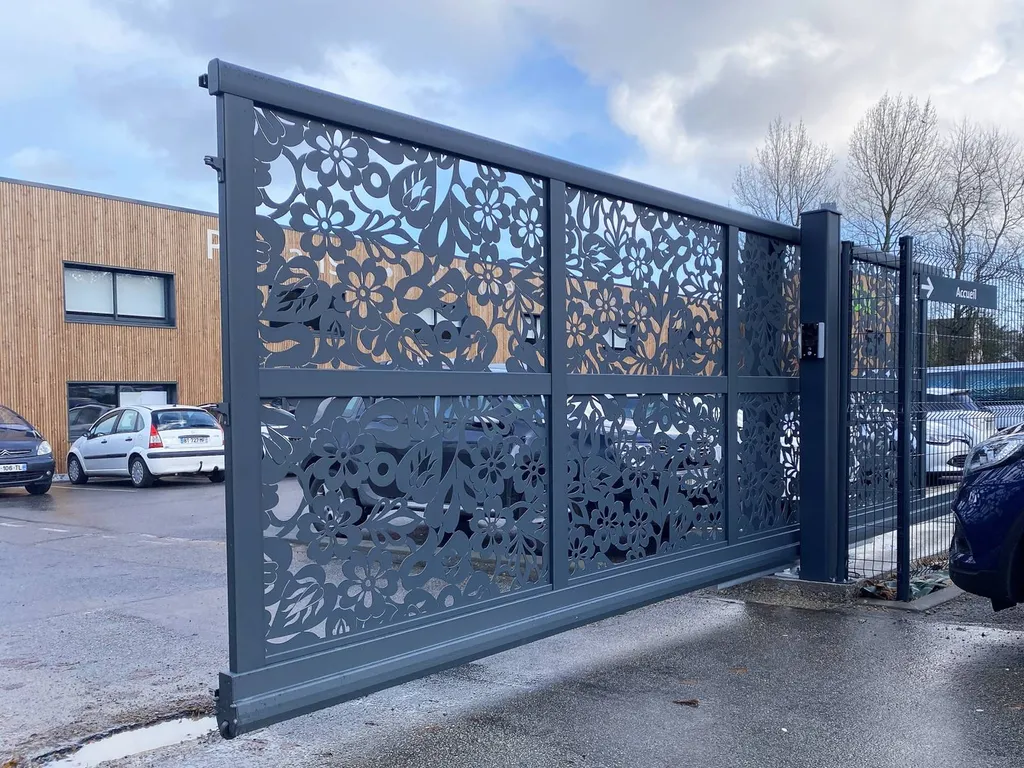 Portail aluminium autoportant MFC style