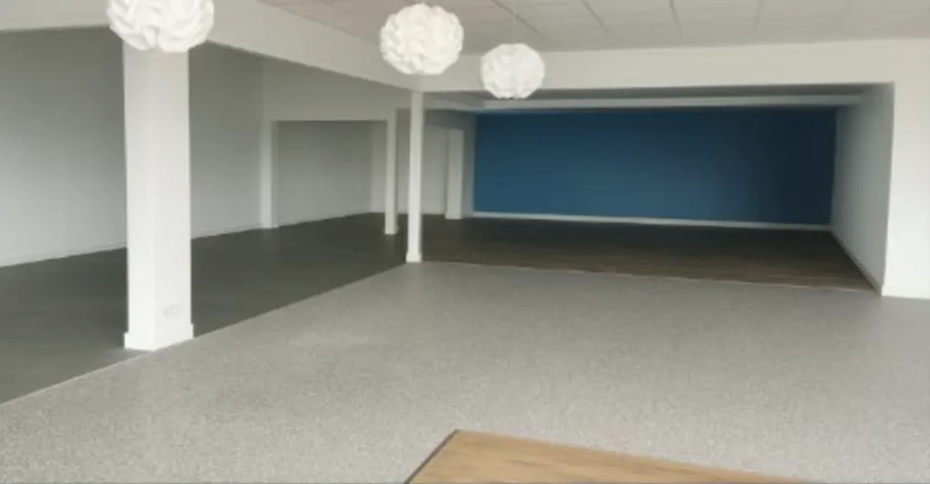 MONDEVILLE - Location local commercial