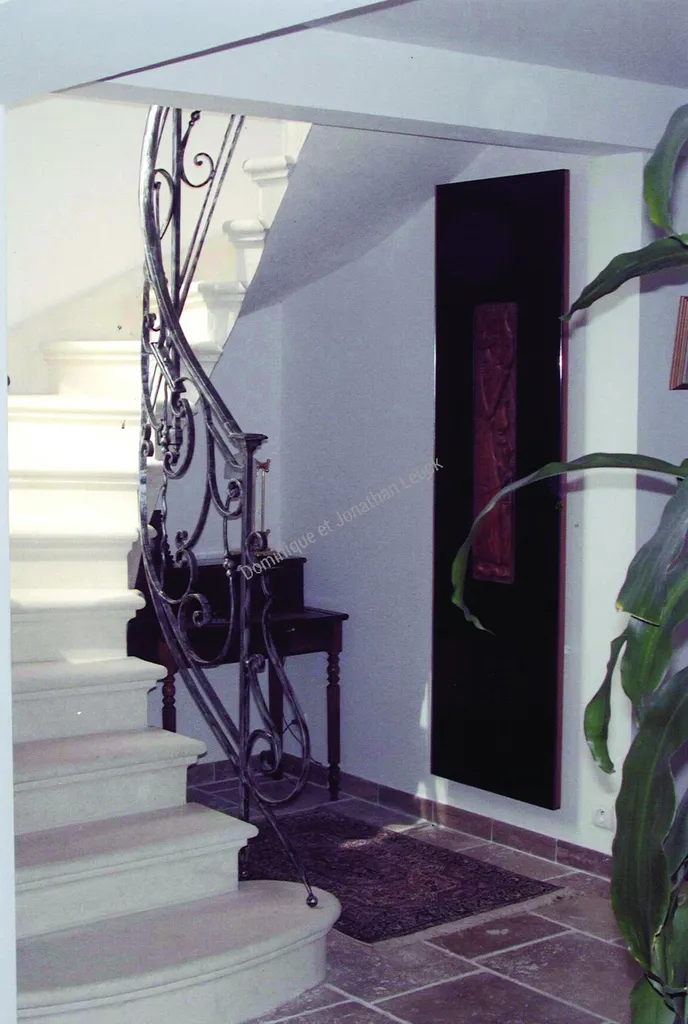 Escalier en massif débillardé en pierre d'Estaillades