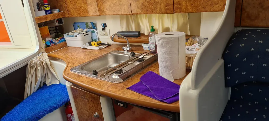 A vendre d'occasion vedette habitable Gobbi 27 en très bon état à Bandol