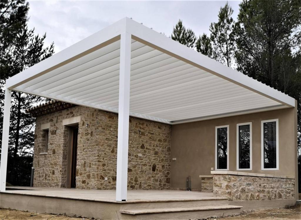 Pose de pergola bioclimatique à Pélisanne