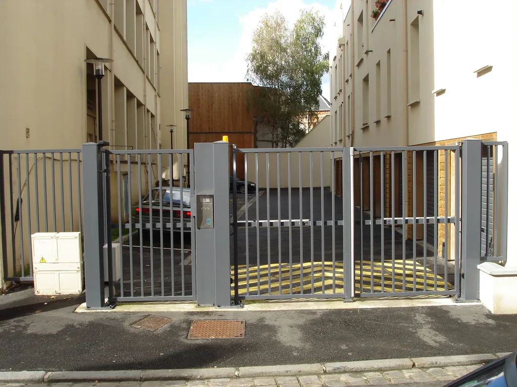 Installation de Portail copropriété motorisé, Clôtures de Sécurité et Systèmes de Contrôle d'Accès à Rouen et sa région ou agglomération en Seine-Maritime 76