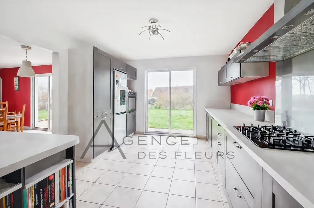 À vendre, beau pavillon lumineux de 154m² sur un terrain de 1000m² situé au Thuit de l'Oison