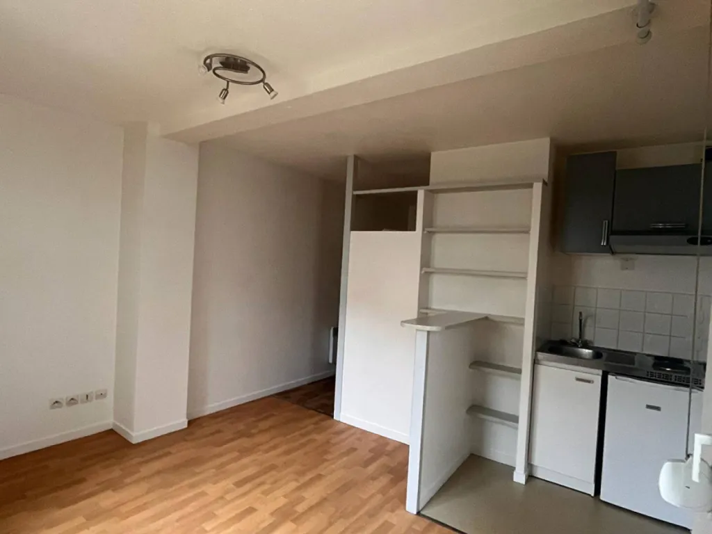 Situé au 2ème étage avec ascenseur