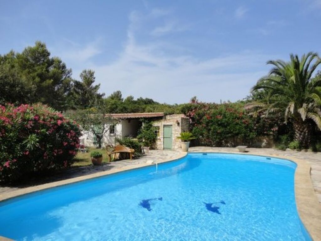 Vente maison Roquefort la Bédoule cadre champêtre sur 2 750m² avec piscine