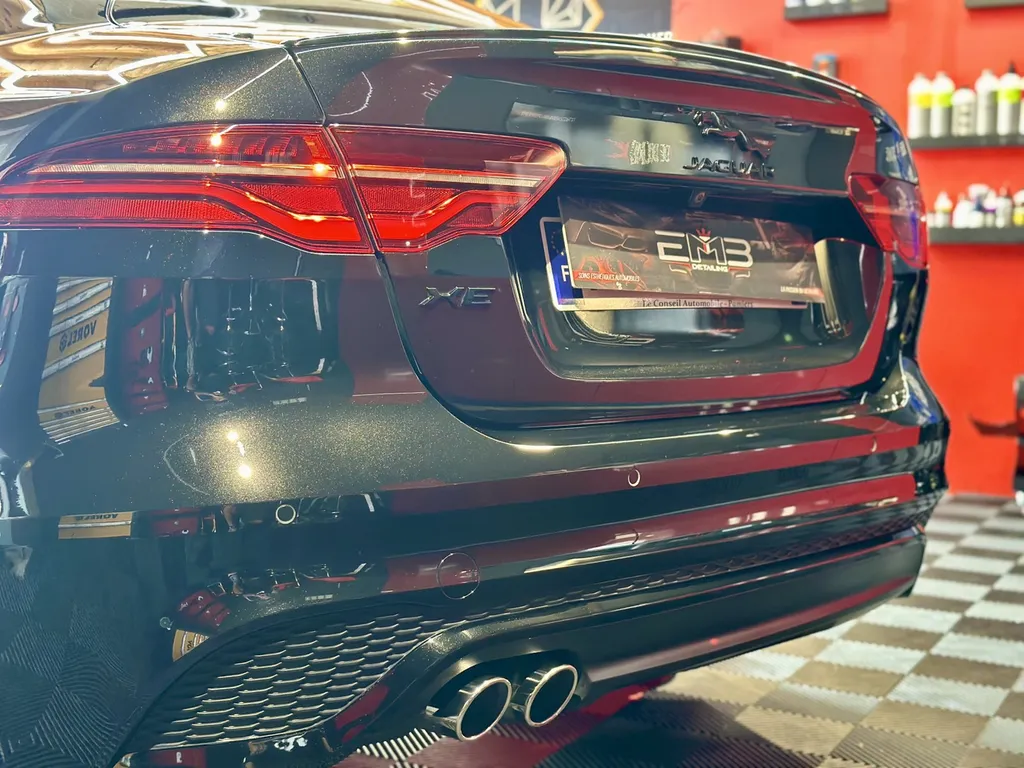 spécialiste du traitement céramique du Lyon et sa région . protection carrosserie Jaguar XE