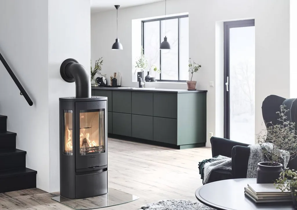 Pose d'un poêle à bois Scandinave étroit pour petite surface avec vitres latérale Villenave d'Ornon prés de Cadaujac en Gironde