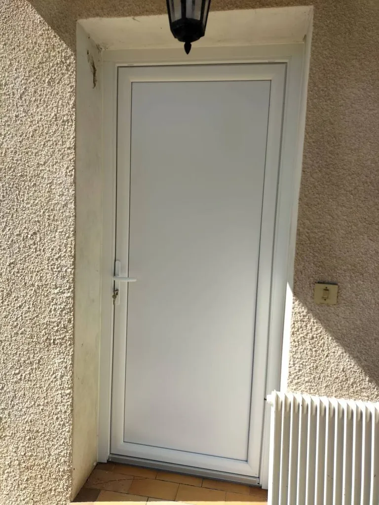 Pose de menuiseries dans une maison à Francheville 69340, proche de Tassin-la-Demi-Lune