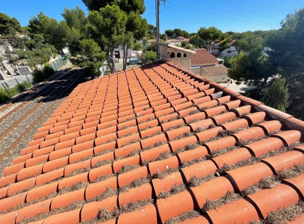 toiture avant intervention près de martigues