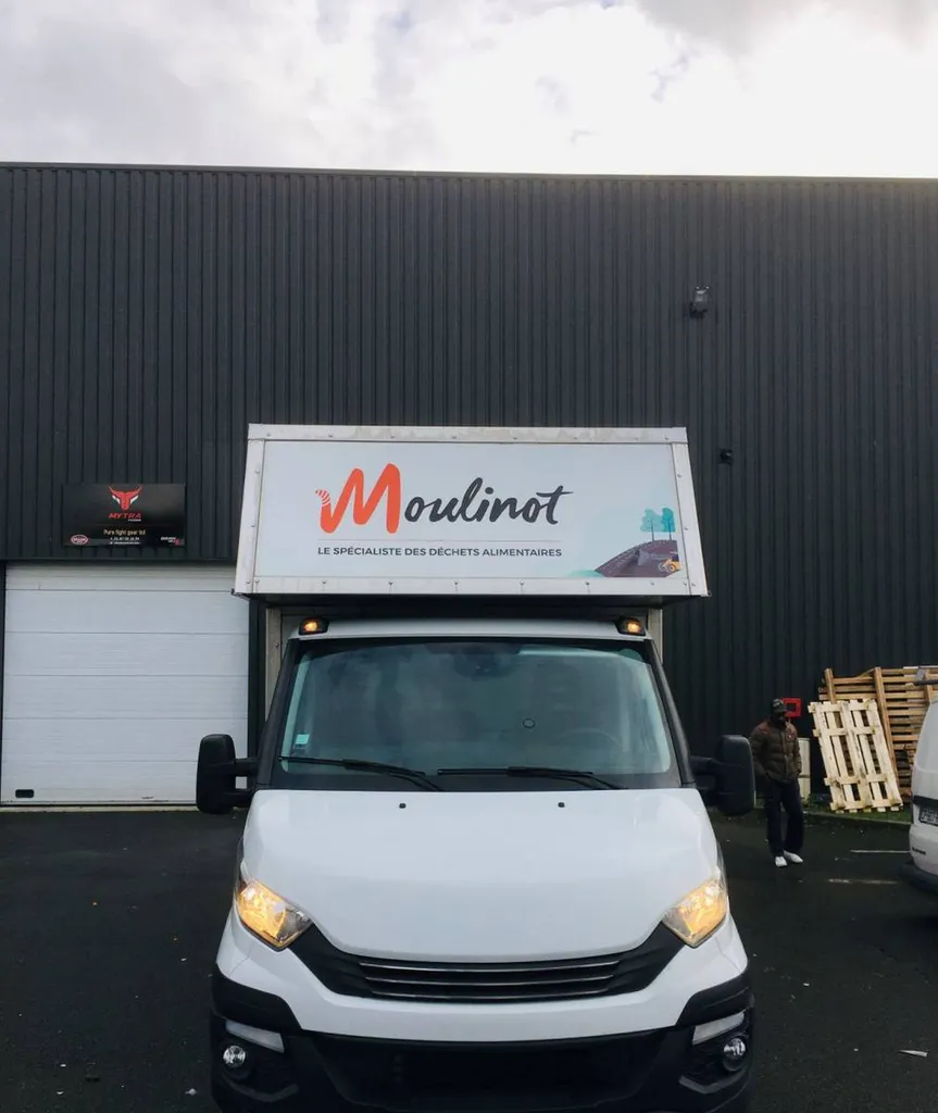 Covering d'un camion caisse par TDC pour la société Moulinot