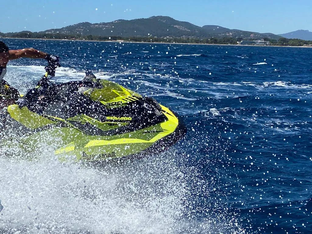 Location jet-ski SEA-DOO RXP-X 300 à Hyères