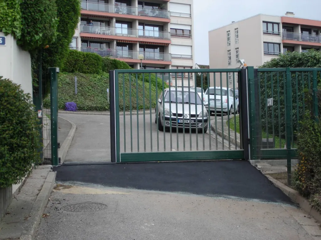 réalisation d'un portail coulissant pour fermeture d'une copropriété en Seine Maritime 76