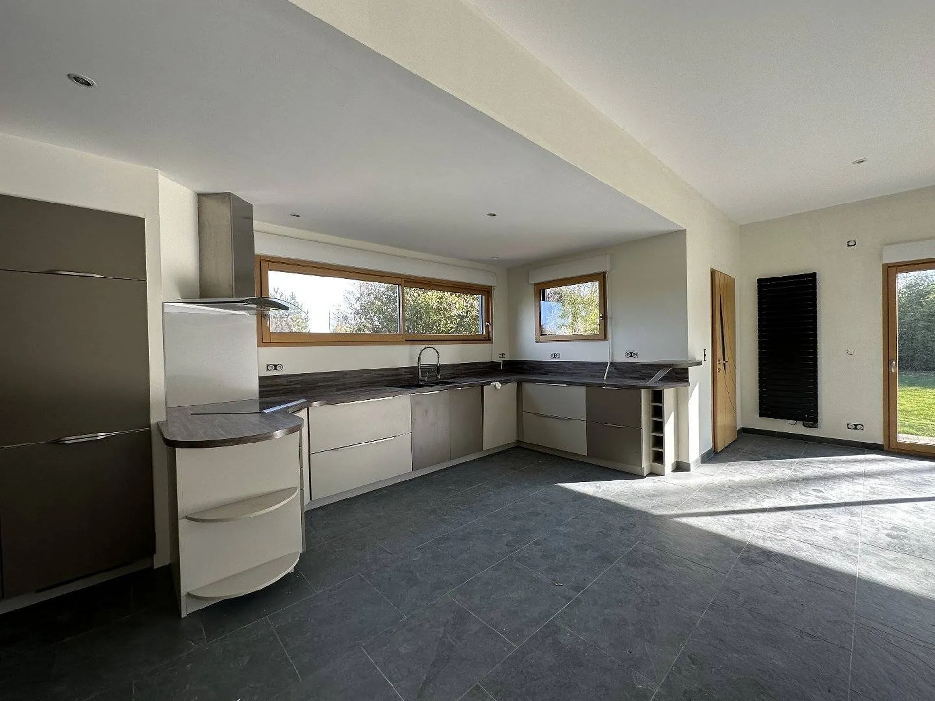 Vends maison d’architecte de plain-pied au style contemporain d'une superficie de 89.43m² .