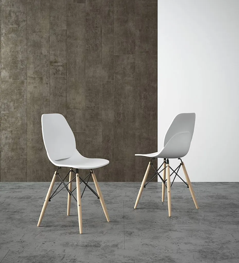 Exemple de chaises style scandinave à la vente à Bandol dans le 83